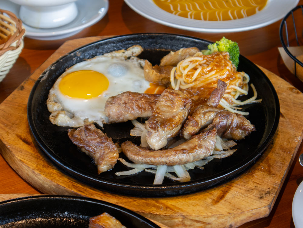 優來客牛排　伊比利豬肋條