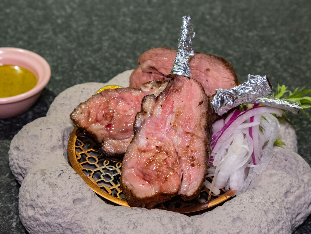 櫻福創意料理 必點 炭烤羊肩排佐開心果醬