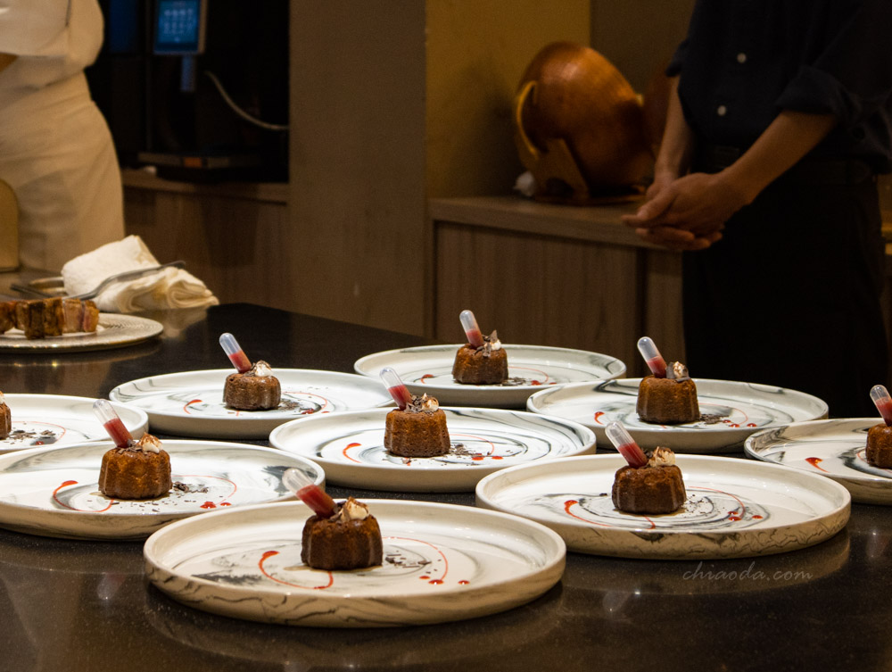 莫登鐵板燒 黑森林可麗露佐莓果醬