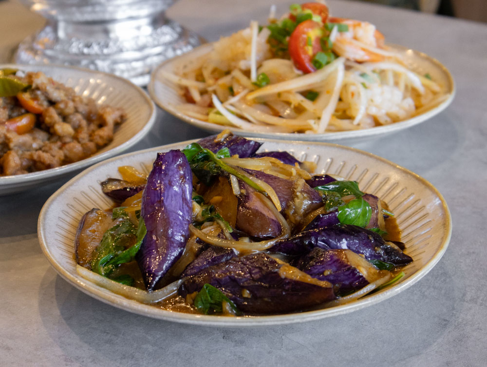 泰豪脈中清店　塔香辣炒茄子